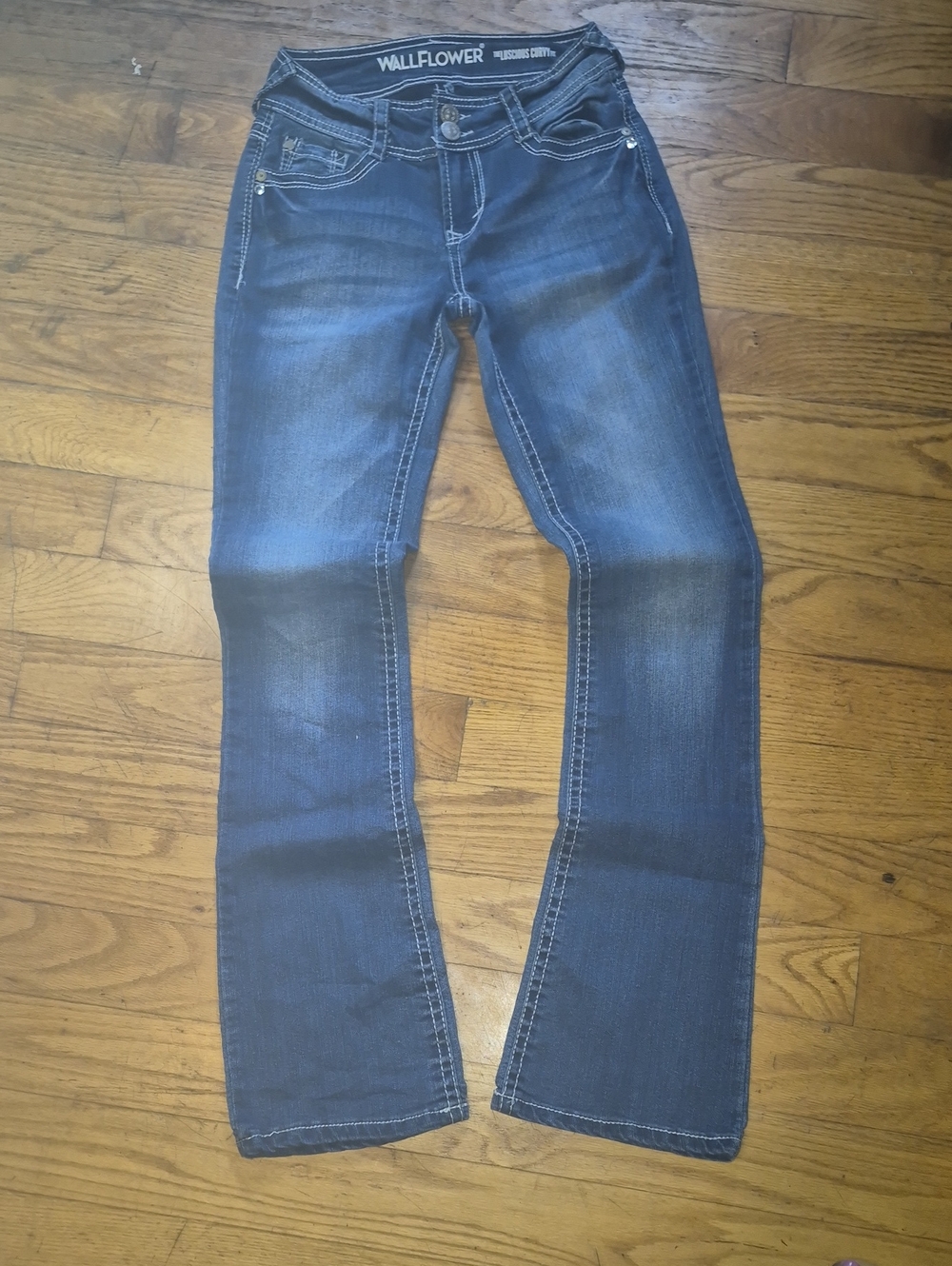 Wallflower Women's Size 0 Curvy Fit Indigo Bootcut Jeans with Contrast Stitching